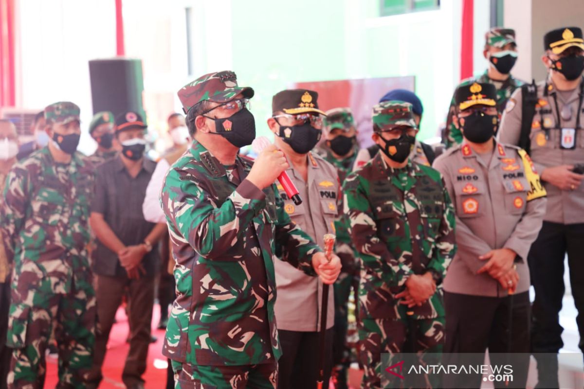 Panglima TNI berikan bantuan 100 unit laptop "tracer" COVID-19