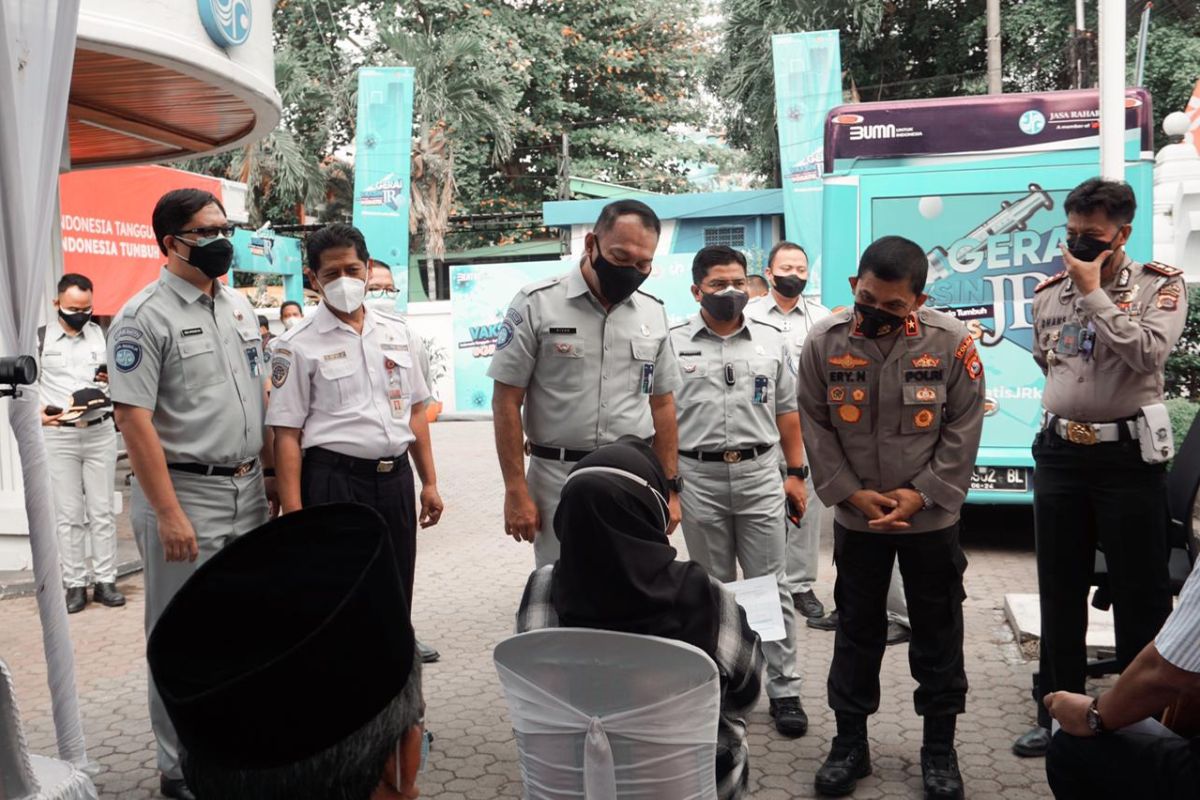 Menekan Virus COVID-19, Jasa Raharja bersama Polda Banten gelar vaksinasi di Serang