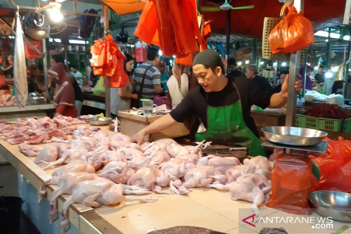 Harga daging ayam ras turun dorong Kalbar alami deflasi Juli 2021