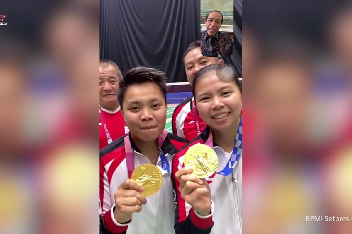 Olimpiade Tokyo: Melalui panggilan video, Presiden Jokowi beri selamat kepada Greysia-Apriyani