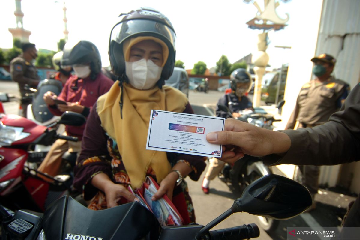 Satgas COVID-19: Kartu vaksinasi digunakan untuk perjalanan di wilayah Jawa dan Bali