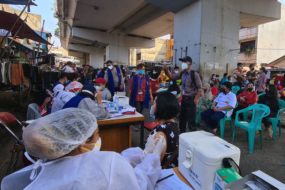Penerima vaksin COVID-19 dosis lengkap di Indonesia capai 21,4 juta orang