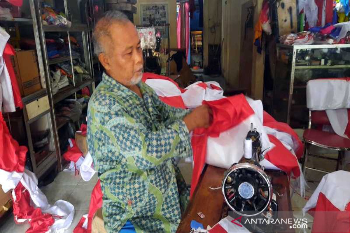 Pengrajin bendera di Solo dapat pesanan besar jelang HUT Ke-76 RI