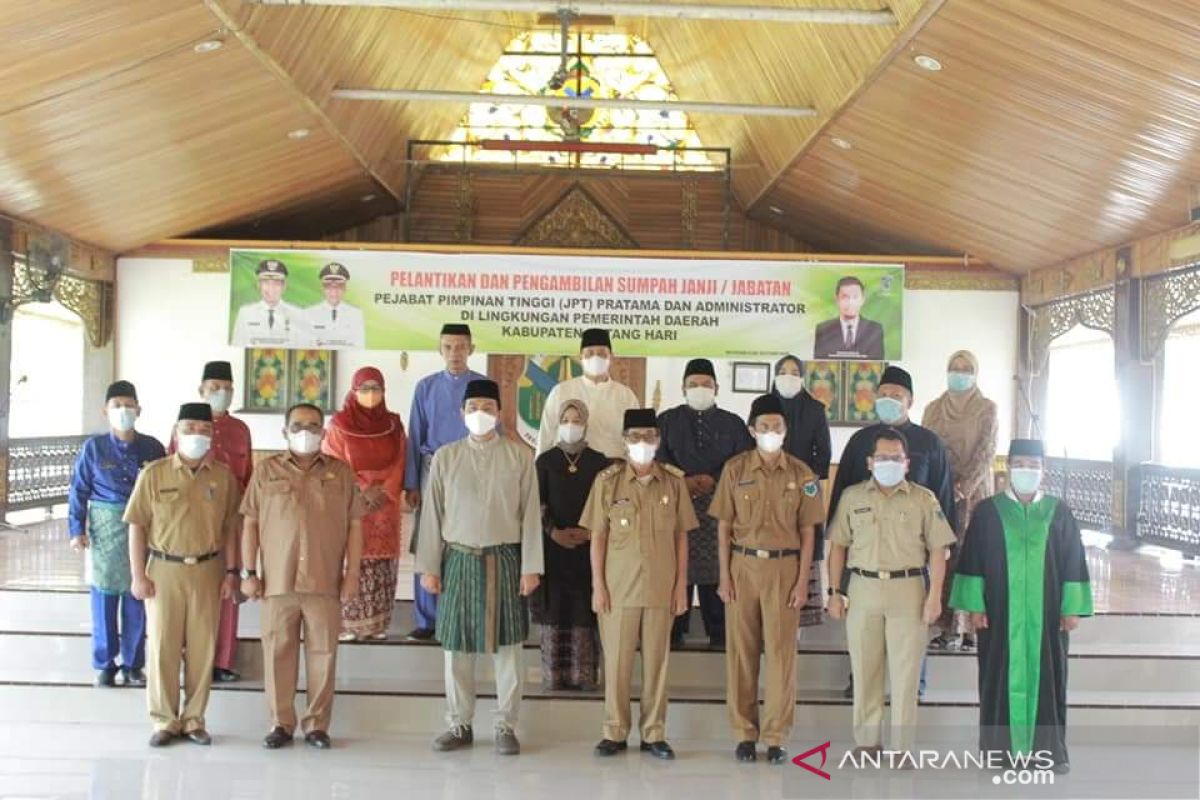 Bupati Batanghari lantik Pejabat Pimpinan Tinggi Pratama