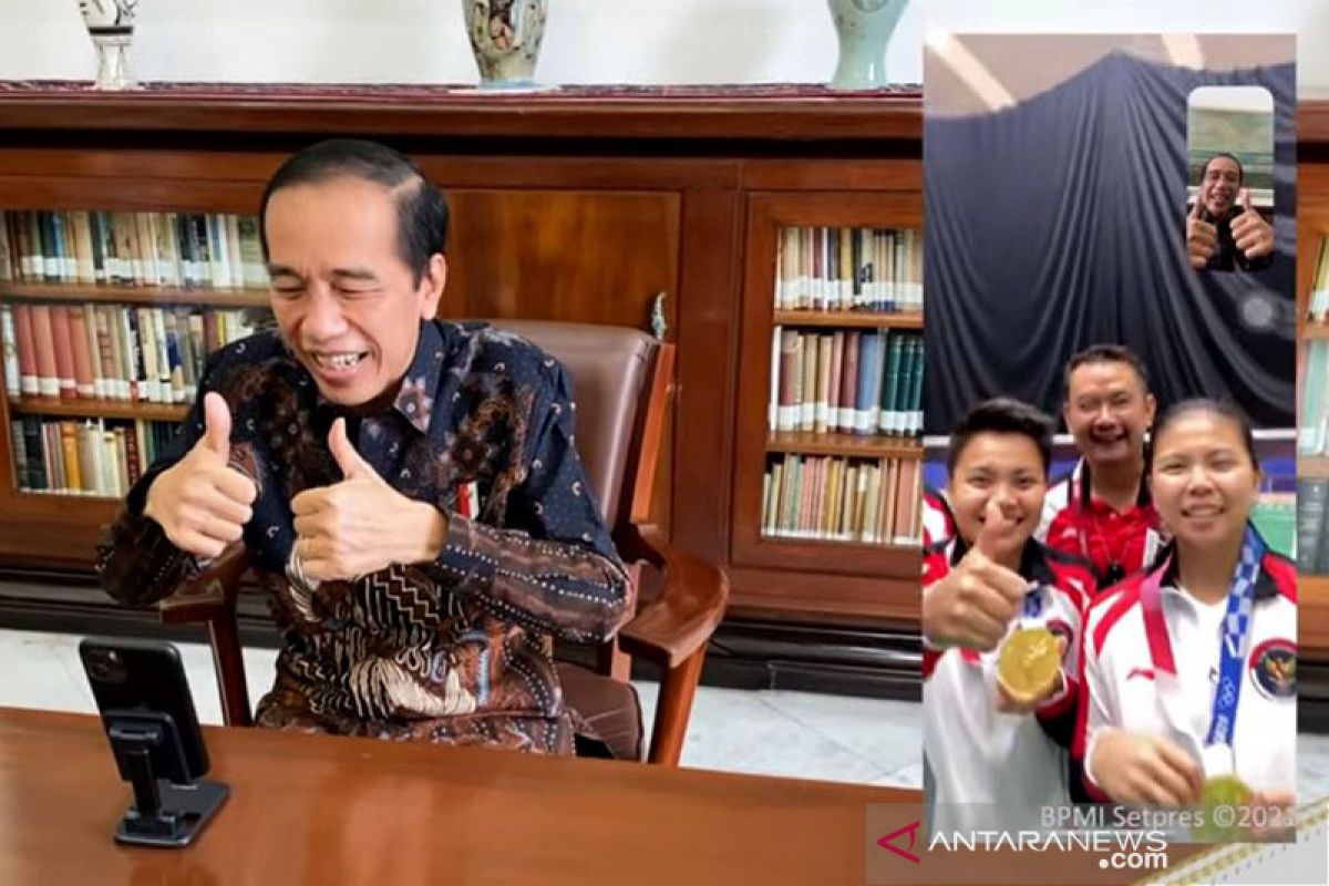 Presiden Jokowi beri selamat Greysia-Apriyani melalui panggilan video