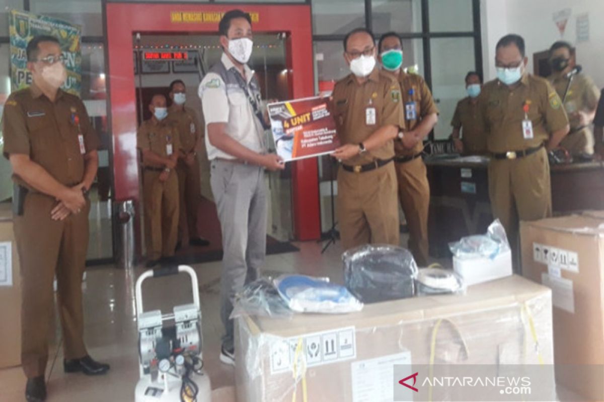 PT Adaro hands over emergency ventilator for Tabalong