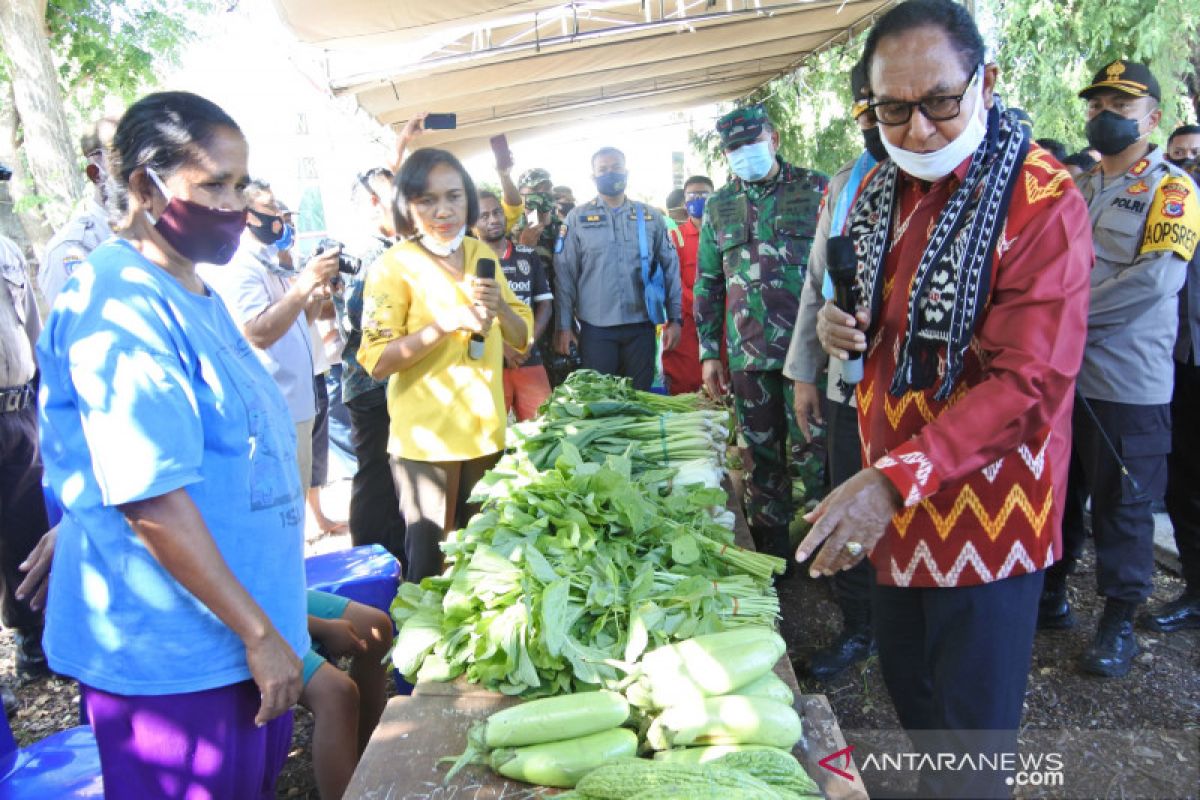 Warga Desa Mata Air gotong royong bantu pasien corona