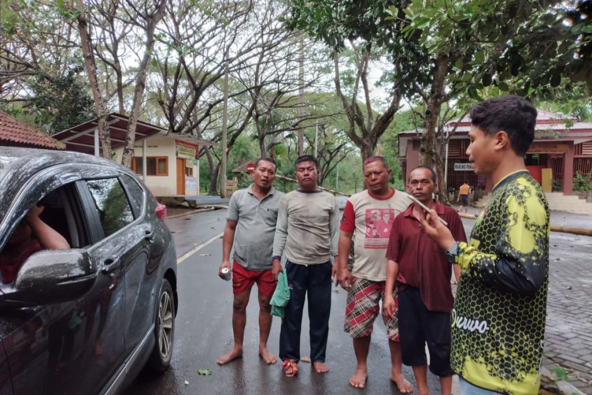 Perahu nelayan Muncar Banyuwangi tenggelam dihantam gelombang, empat orang selamat