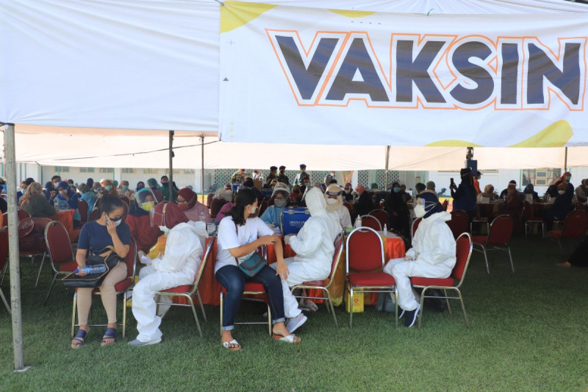 Banyak warga Kota Surabaya tunggu kepastian vaksinasi dosis dua sinovac