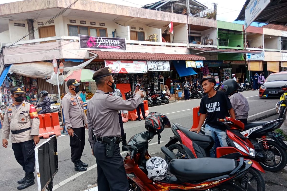 273 orang pelanggar prokes diberikan sanksi, pada operasi yustisi Polres Padang Panjang