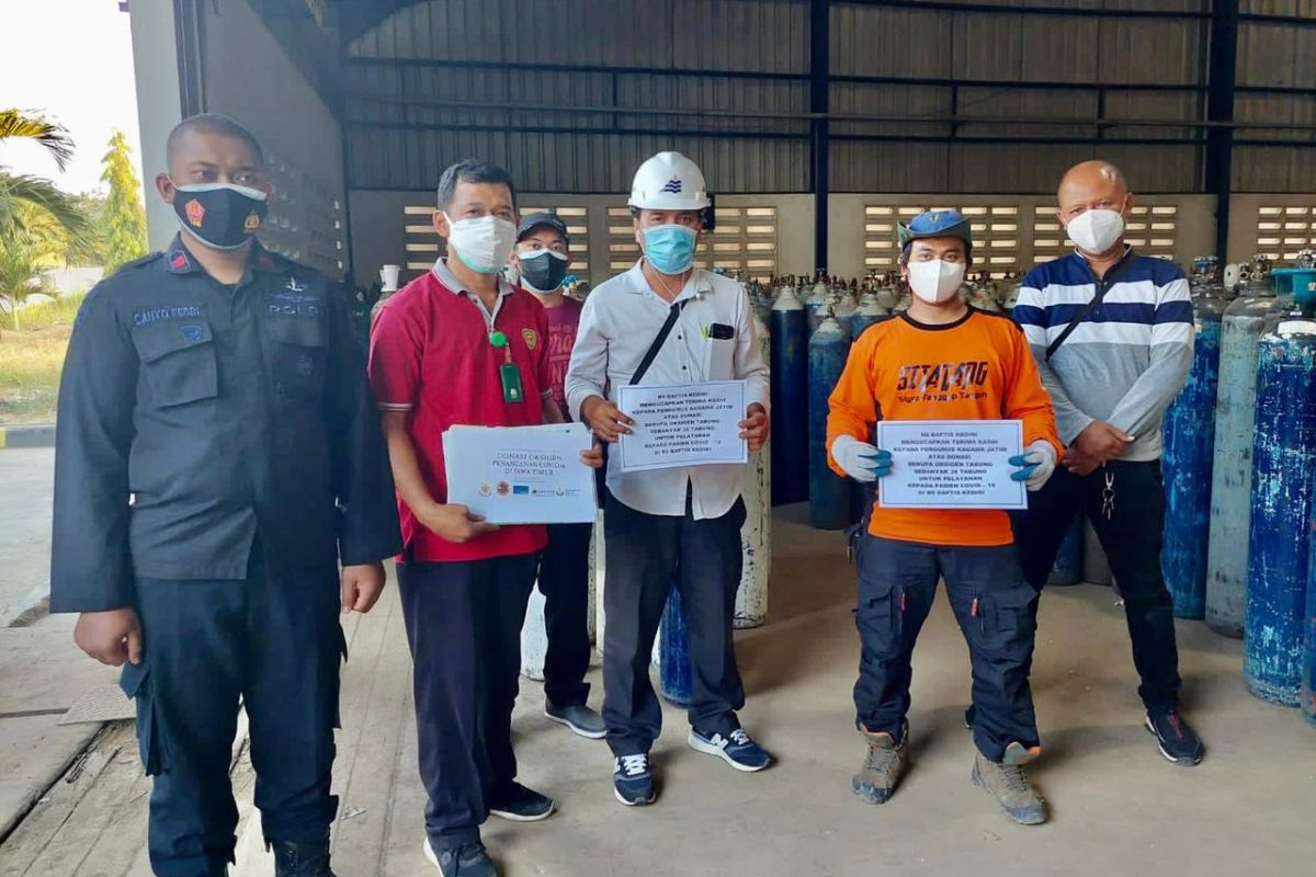 PT Smelting  gandeng Kagama Jatim bagikan 1.500 tabung oksigen gratis