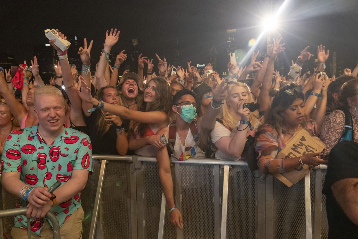 Kasus COVID-19 dikhawatirkan melonjak usai Festival Musik Lollapalooza