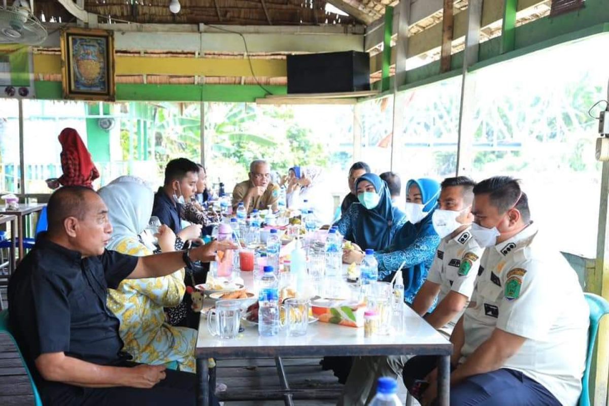 Bupati Labura jamu Gubsu di RM Gunawan