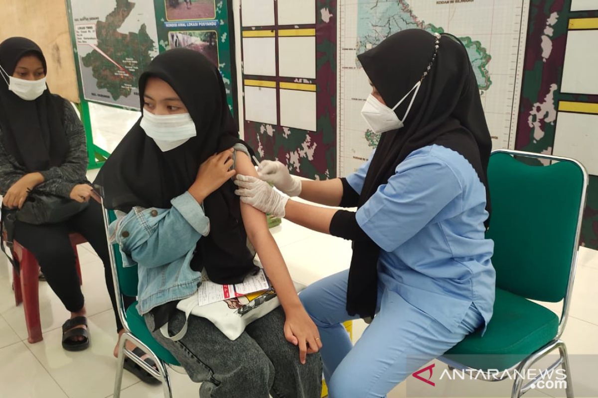 Kabupaten Bekasi siapkan vaksinasi dosis tiga untuk tenaga kesehatan