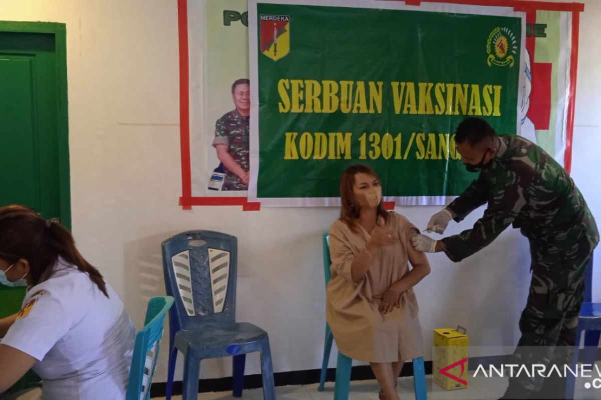 Polkes Kodim 1301 Sangihe layani vaksinasi COVID-19 tahap dua