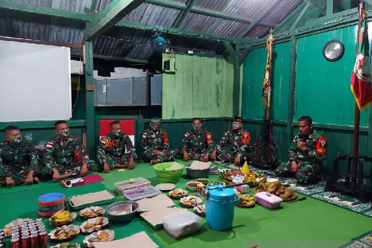 Satgas TNI syukuran bersama peringati HUT ke-56 Yonif 403/Wirasada Pratista