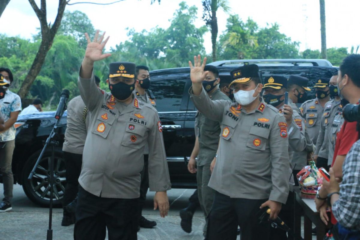 Wakapolri kunjungi Rumah Sehat COVID-19 dan Kampung Nelayan di Padang