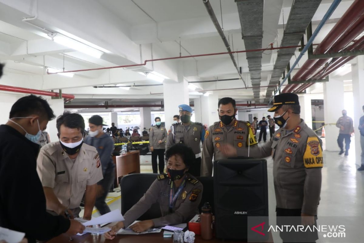 Atang Trisnanto tinjau pelaksanaan vaksinasi di DPRD Kota Bogor