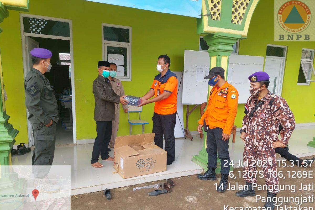 BNPB distributes 50,000 masks for Banten residents