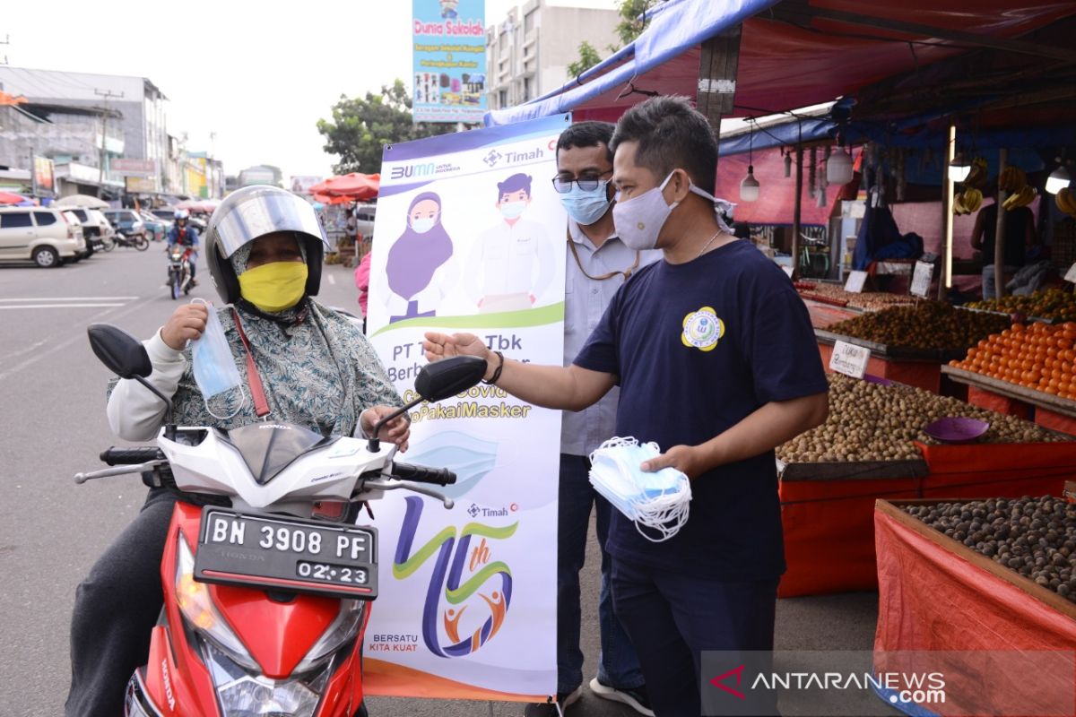 Tekan Penyebaran Covid-19, PT Timah Bagikan Ribuan Lembar Masker ke Masyarakat