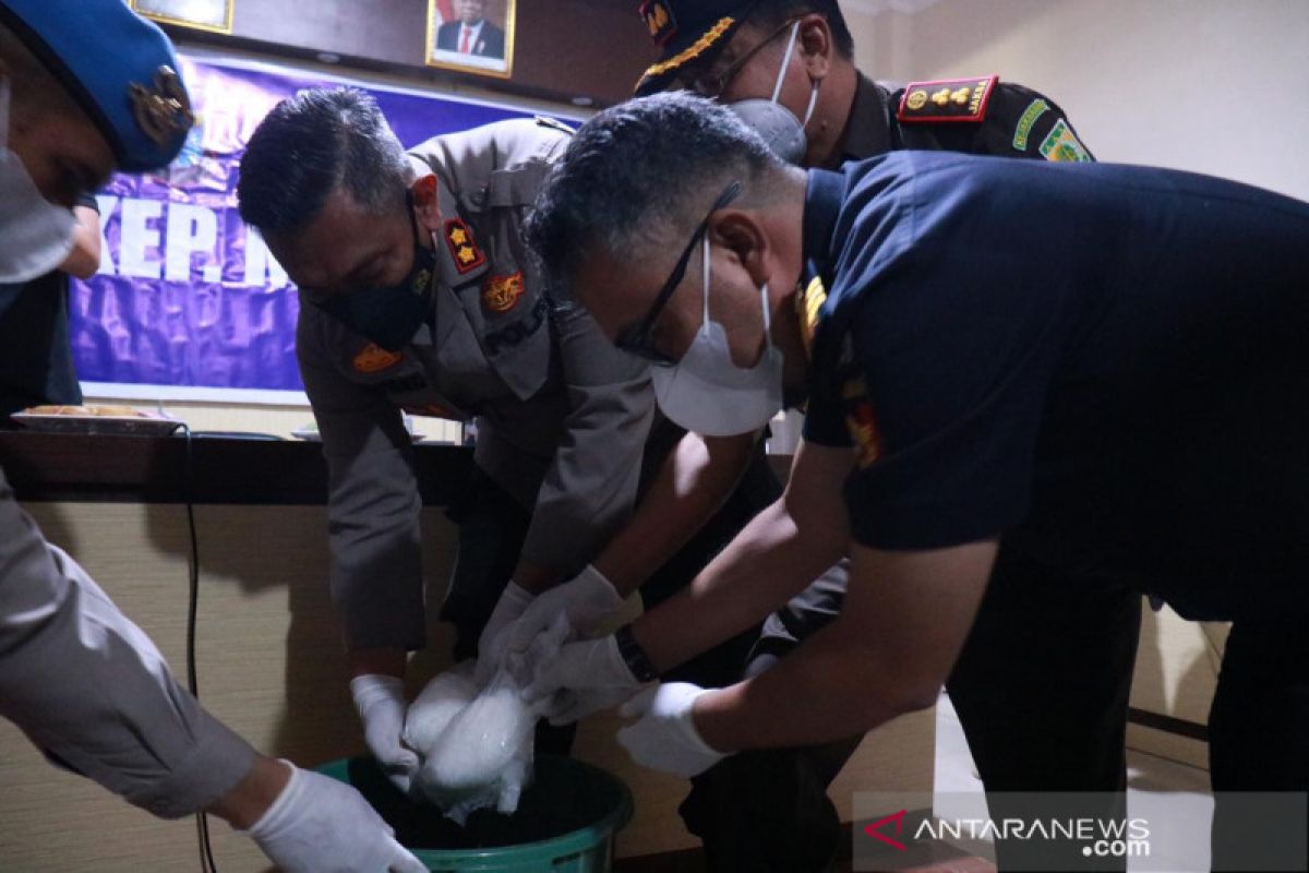 Polres Meranti musnahkan tiga kg sabu senilai Rp3 miliar dari Malaysia