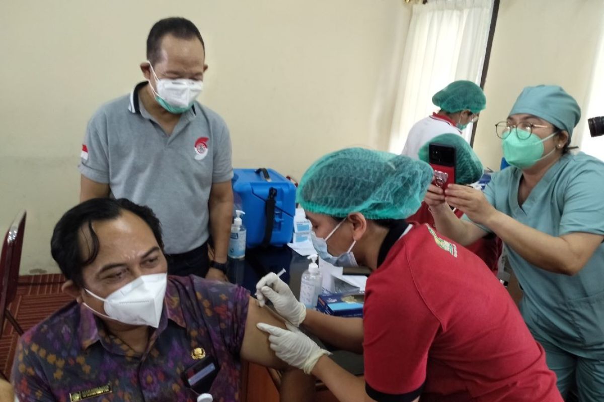 1.035 nakes Denpasar terima vaksinasi COVID-19 dosis ketiga di RSUD Wangaya