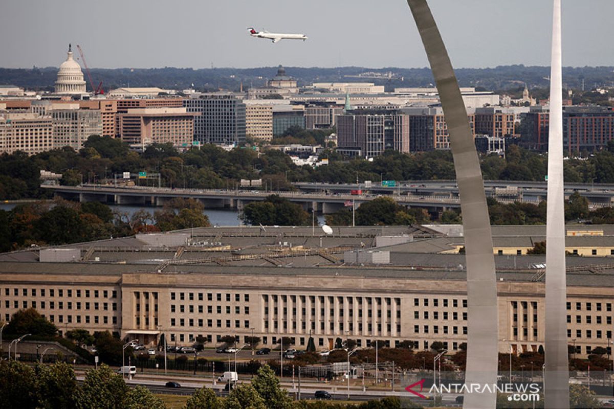 Polisi tewas dalam insiden di depan Pentagon