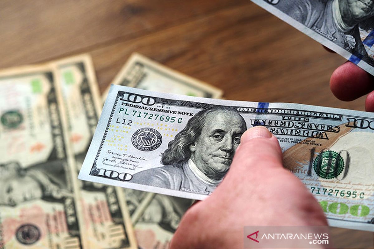 Dolar menguat di hari pertama perdagangan 2022