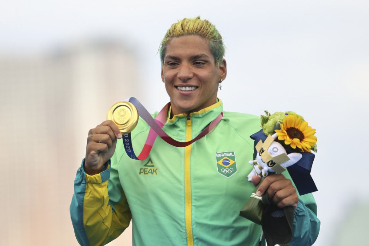 Perenang Brazil Ana Marcela rebut emas renang maraton putri Olimpiade