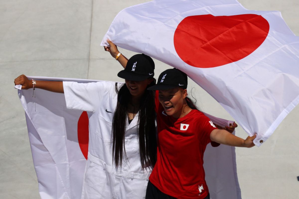 Yosozumi sabet emas skateboard park putri, Sky Brown perunggu