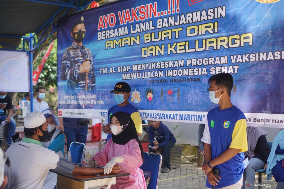 Dinkes-TNI AL percepat vaksinasi warga Desa Tabanio