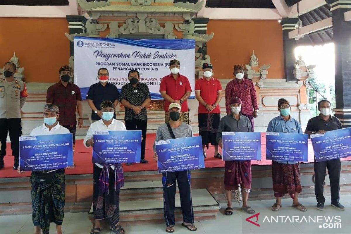 BI Bali bantu 2.500 paket sembako untuk warga Gulingan