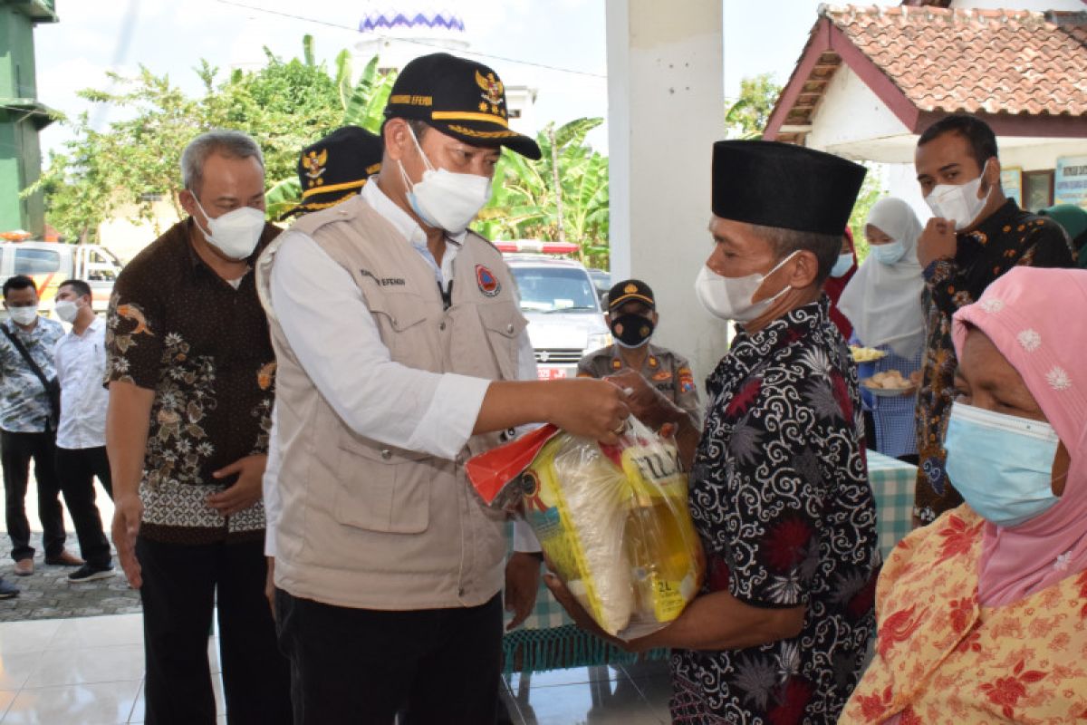 Pemkab Lamongan salurkan paket sembako kepada ratusan kepala keluarga