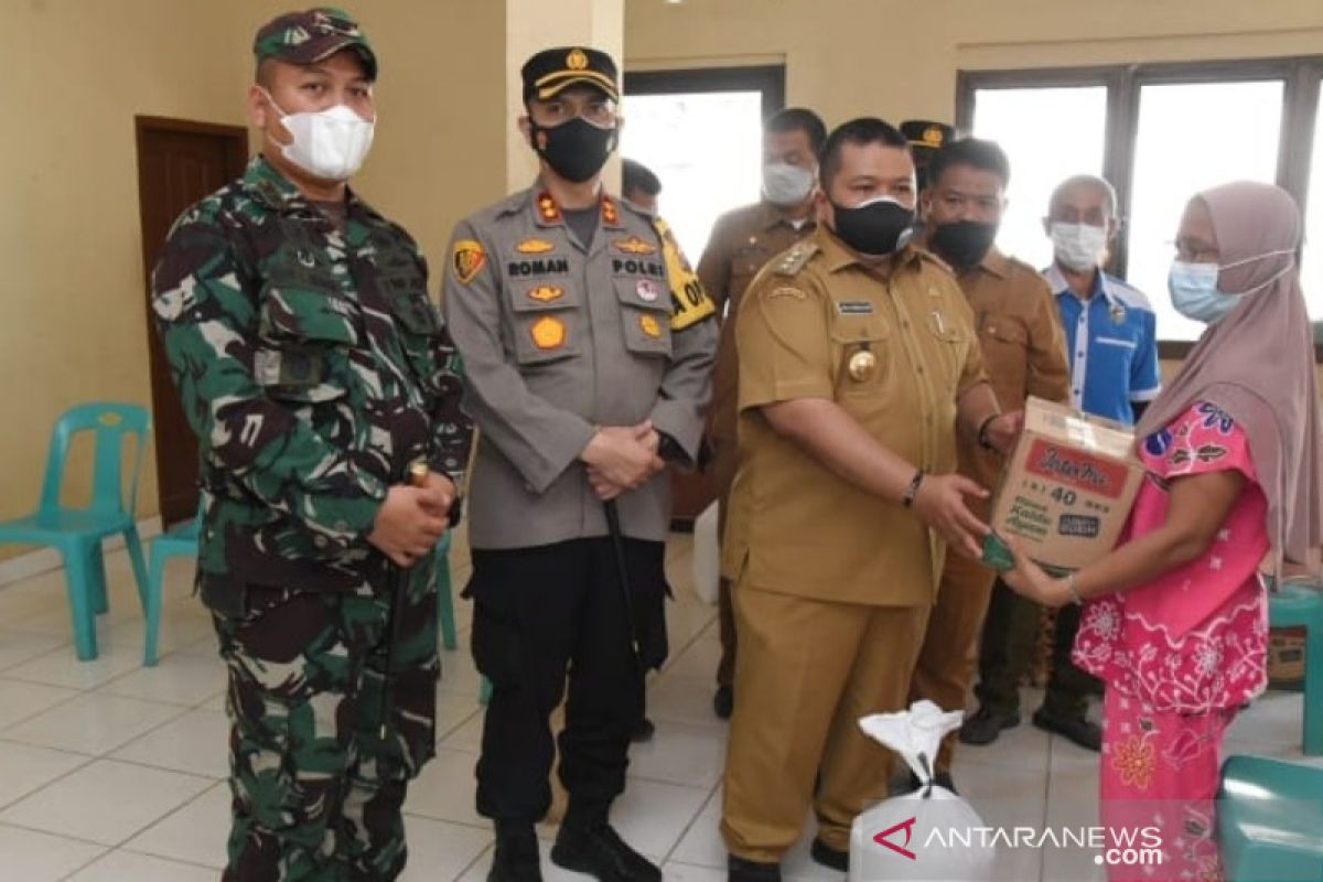 Bupati tinjau lokasi pasar Batang Toru yang terbakar sekaligus serahkan bantuan