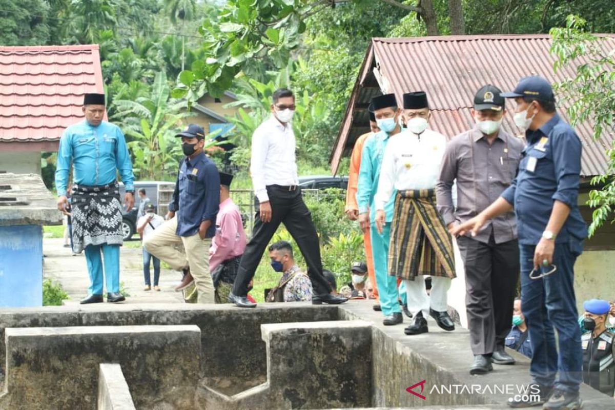 Keliling Meranti bersama anggota DPR RI, Wabup Asmar temukan sekolah retak