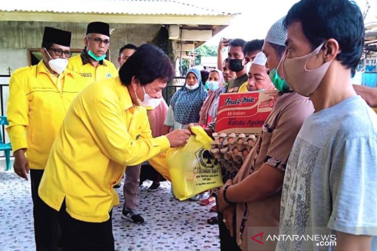 Golkar Tapanuli Selatan peduli korban kebakaran Pasar Batang Toru