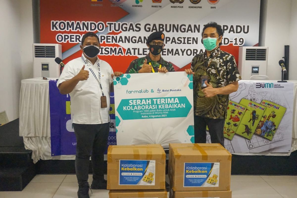 Farmalab Indoutama bagikan 1000 Paket buku untuk hibur pasien anak RSDC Wisma Atlet