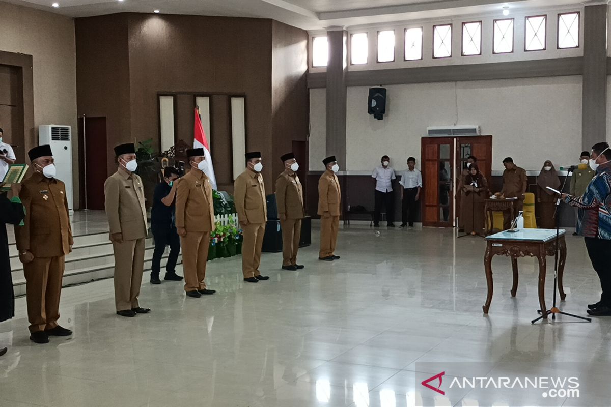 Bupati Labura lantik Sekdakab dan lima pimpinan OPD