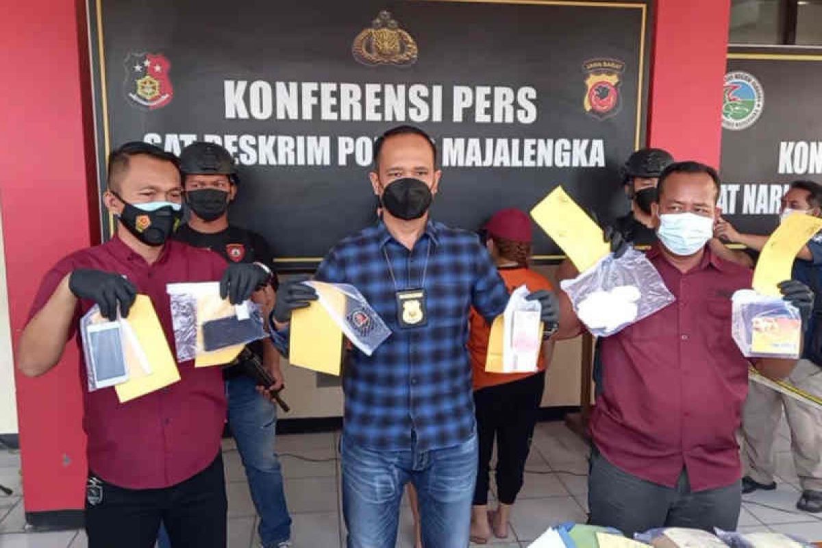 Polisi tangkap dua mucikari prostitusi daring