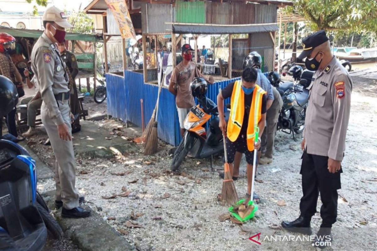 Operasi yustisi berikan sanksi sosial terhadap pelanggar prokes di Banjarmasin