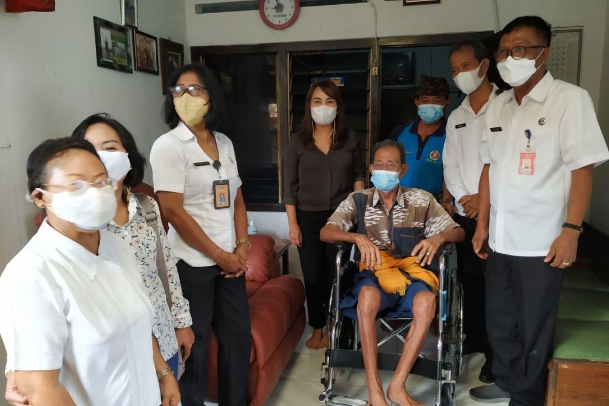 K3S Denpasar  bantu kursi roda bagi lansia