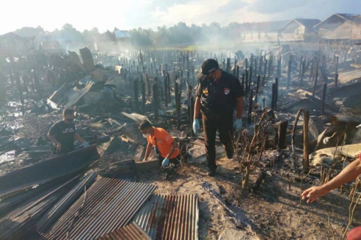 Kebakaran puluhan rumah dipicu pertengkaran pasangan suami istri