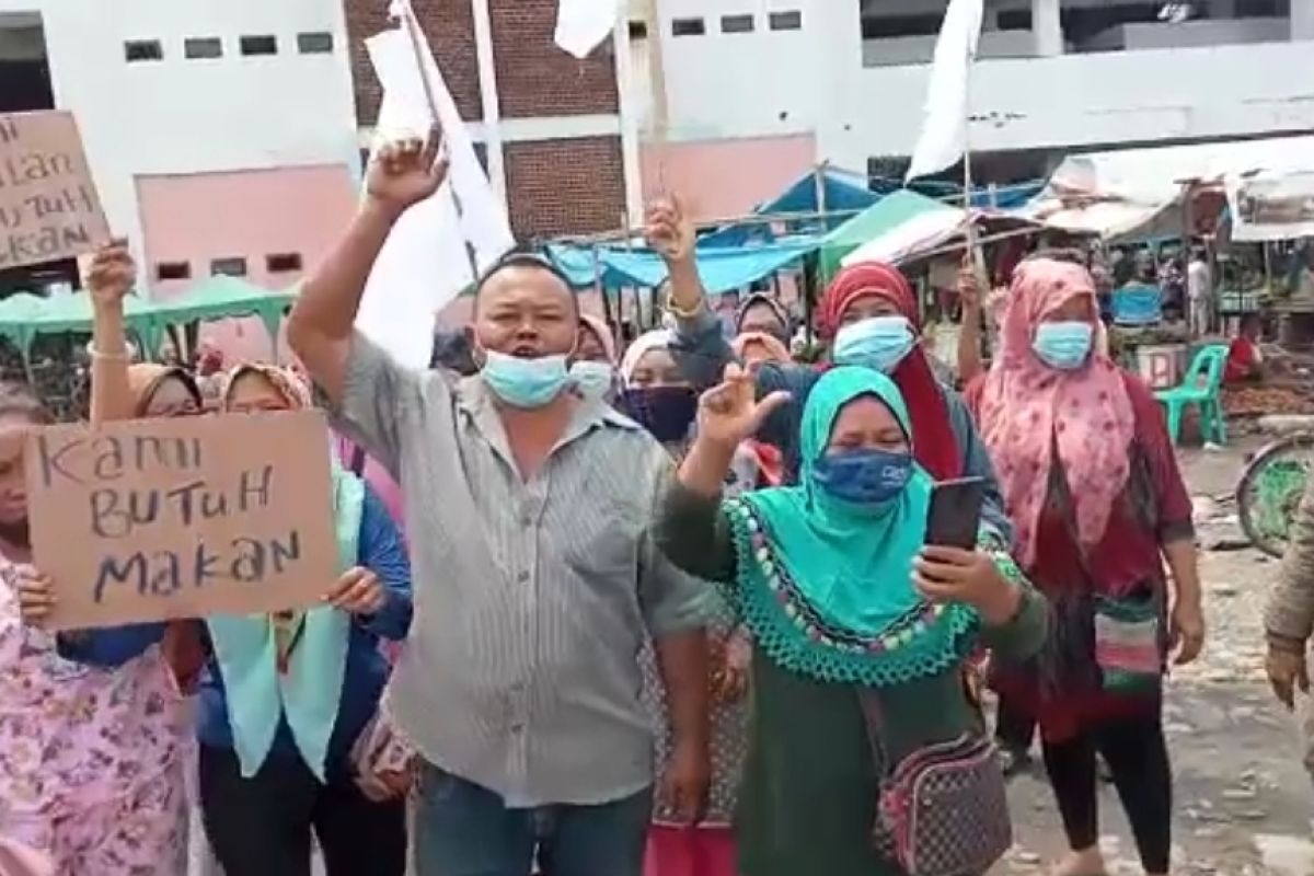 Pedagang pasar tradisional di Medan Marelan minta bantuan pemerintah