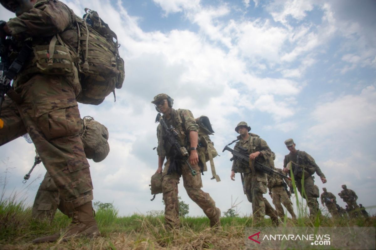 Kasad dan Komandan USARPAC sematkan 569 Wing Terjun Garuda Airborne