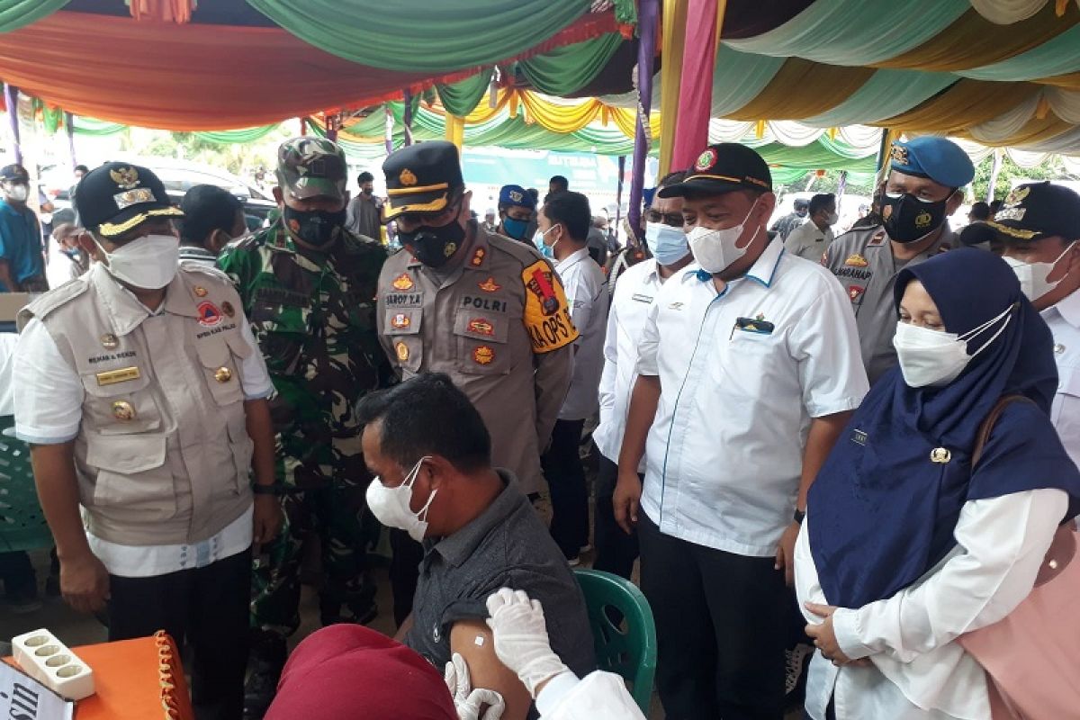 Wabup dan Kapolres Palas tinjau vaksinasi di PTPN IV