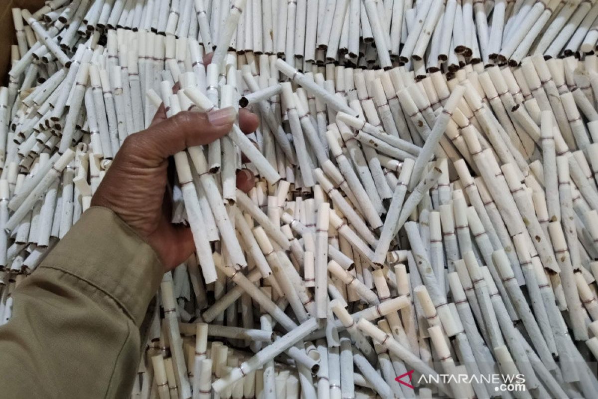 Rumah untuk timbun rokok ilegal digerebek petugas