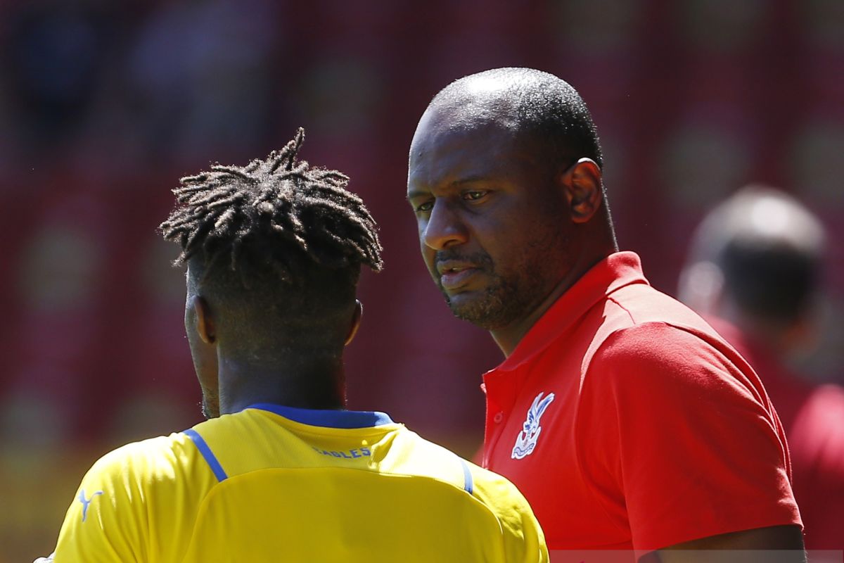 Patrick Vieira ingin pertahankan Wilfried Zaha