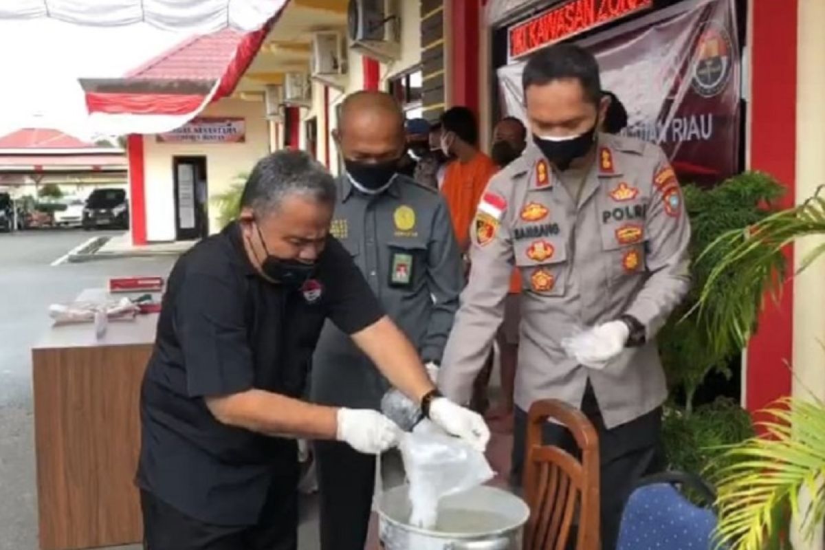 Sabu dua kilogram asal Malaysia dimusnahkan