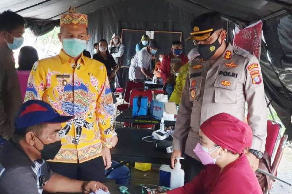 Kabupaten Gunung Mas laksanakan vaksinasi serentak di 15 tempat