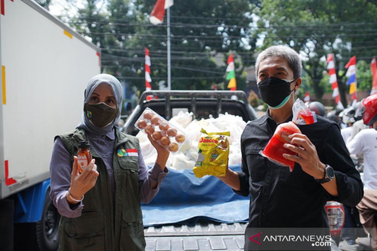 Empat korporasi beri bantuan 1.000 paket sembako untuk warga Kota Bogor